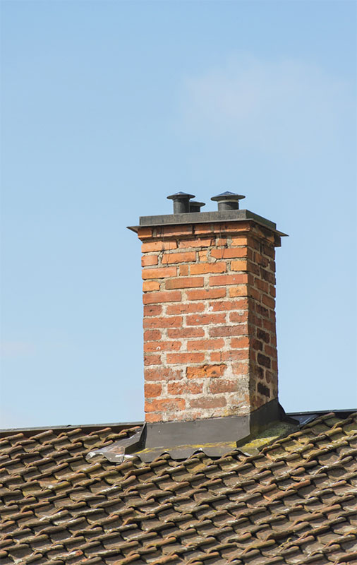 Stock Image -chimney-Central Masonry & Chimney old chimney with cracks